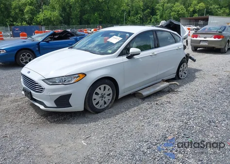 2019 Ford Fusion S z USA, uszkodzony, nr VIN 3FA6P0G74KR102497